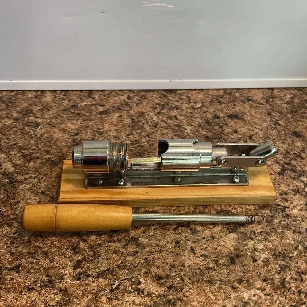 Nut‎ Shell-Off Tool in Green Box